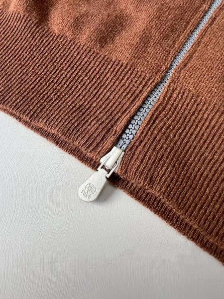 Cardigan with a zipper