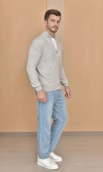 Cardigan with a zipper