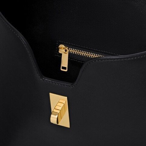 CELINE MEDIUM CAMILLE 16 SOFT BAG IN SMOOTH CALFSKIN 1704 фото