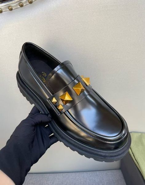 Valentino Garavani VLogo leather loafers 1735 фото