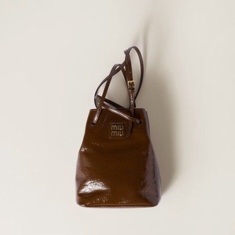 Miu Miu Naplak patent leather pouch 1335 фото
