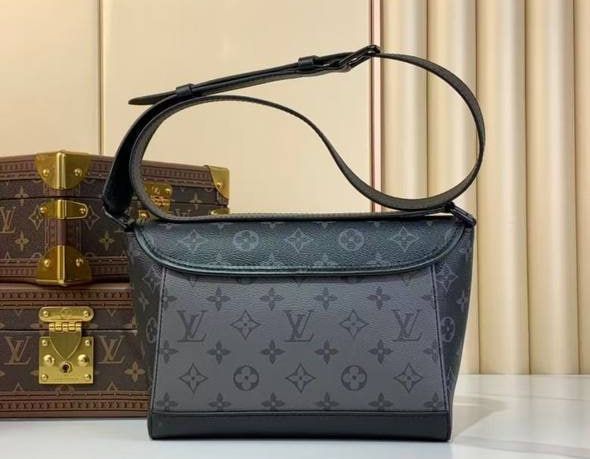 Louis Vuitton Pulse Messenger 1144 фото