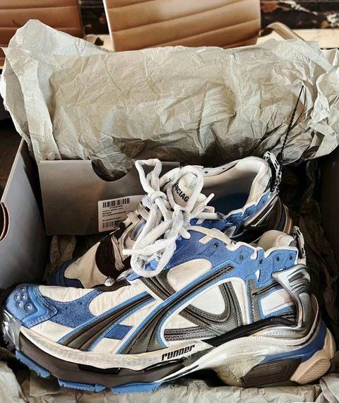 Balenciaga Runner 2.0 Sneaker 090 фото
