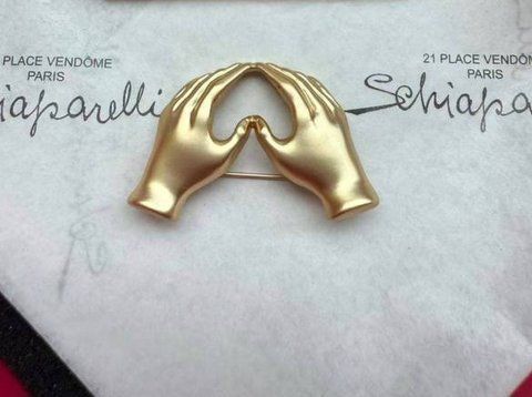 Schiaparelli Hands Heart Brooch 4183 фото