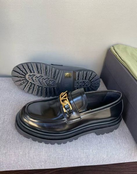 Valentino Garavani VLogo leather loafers  1730 фото