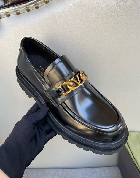 Valentino Garavani VLogo leather loafers  1730 фото